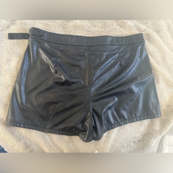 American Eagle Faux Leather High Rise Skort Sz 18 NWT Wrap Black - Picture 2 of 16